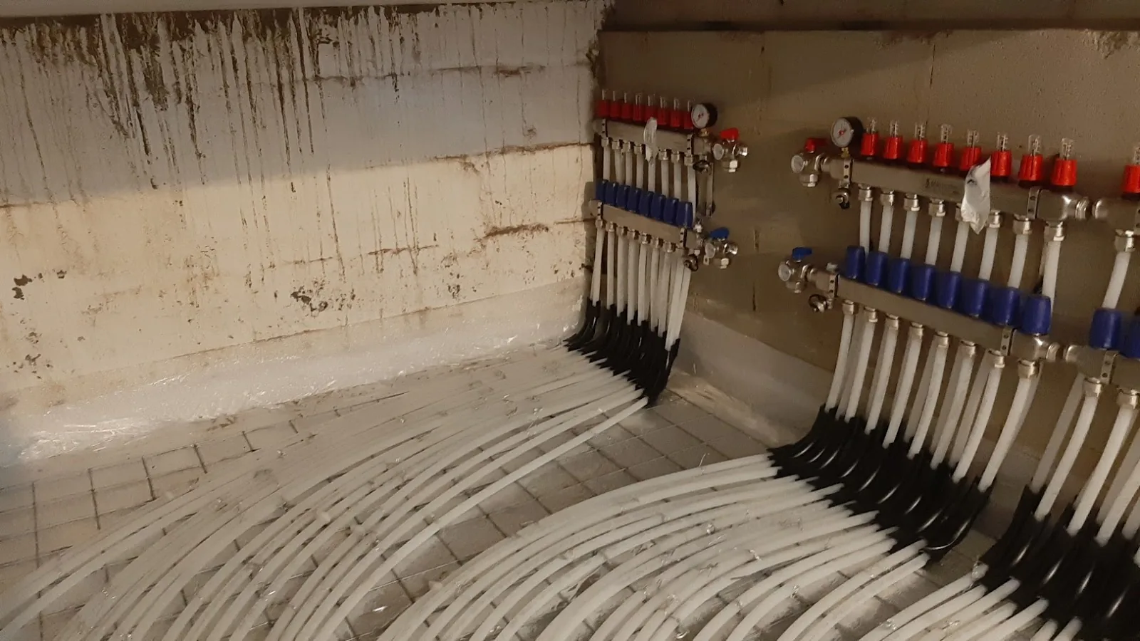 Verdeler en leidingwerk installatie